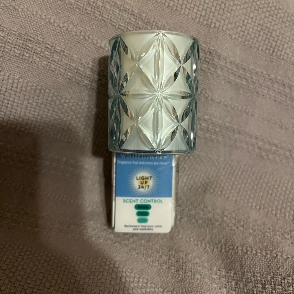 NWT Bath & Body Works Sage Green Wall Flower Scent Diffuser
